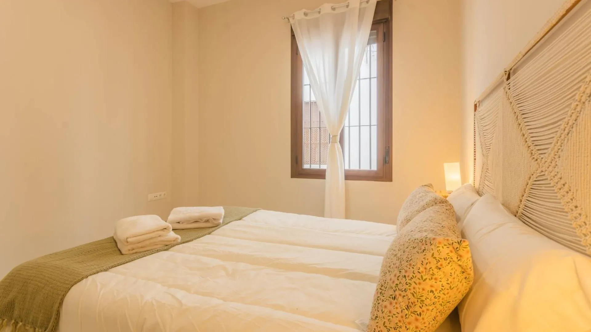 Apartamentos Los Abuelos - Cordoba 0*,  Spain